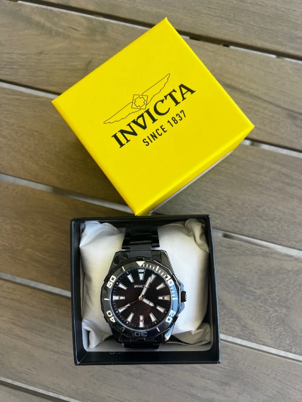 Invicta 79016 Pro Diver Men’s 46mm Quartz Black Dial Black Metal Bracelet
